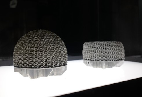 月面探査機『SLIM』に搭載されたアルミ製のラティス構造の衝撃吸収材の画像